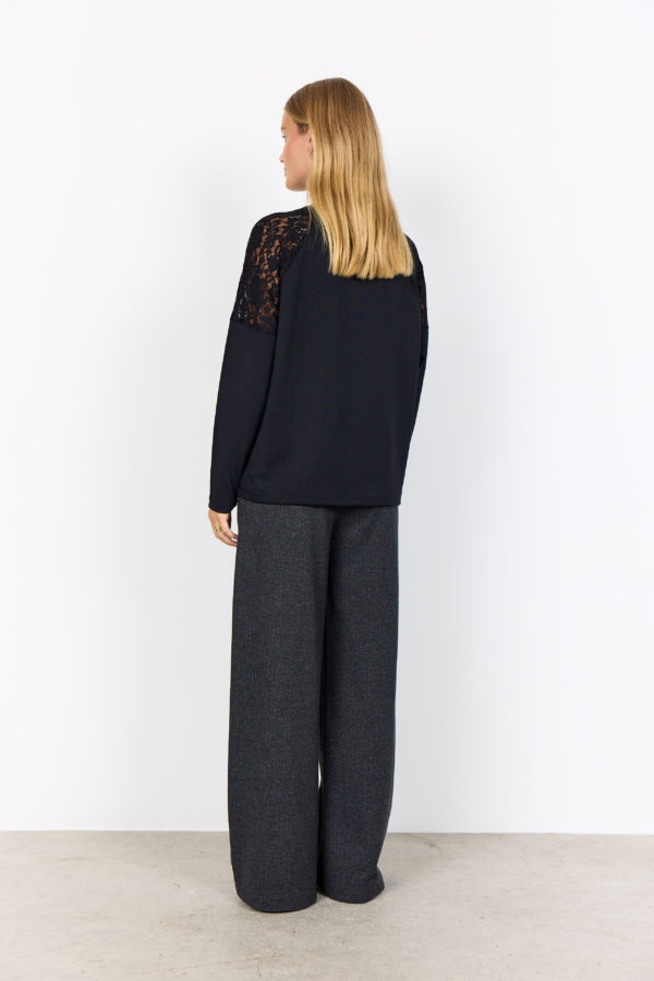 Sweat – Image 5